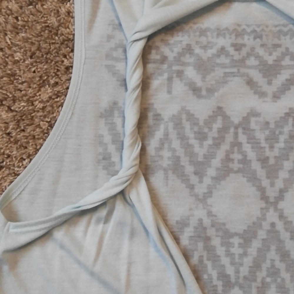 Cutout Summer Tank - Picture 4 of 5